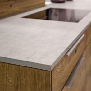 Kitchen with Neolith® kitchen worktops in 20cm thickness