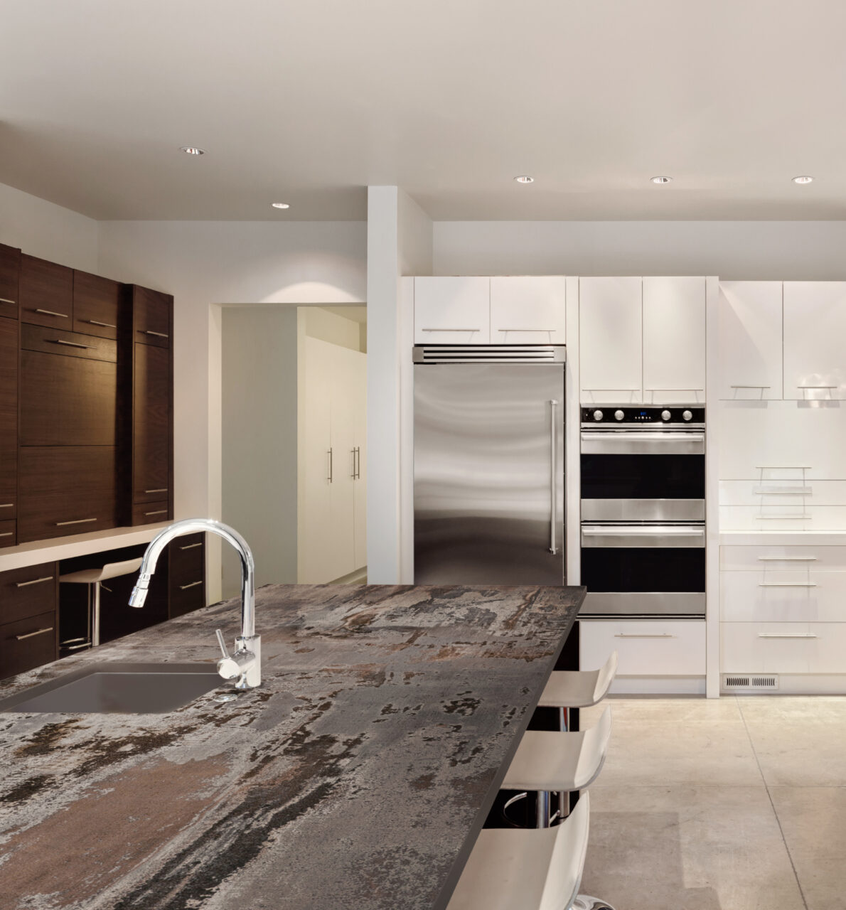 White kitchen with a Dekton® worktop in Trillium