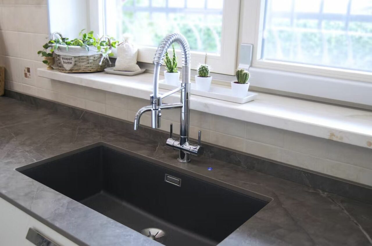 Brown Dekton® worktop design with upstand and kitchen sink 