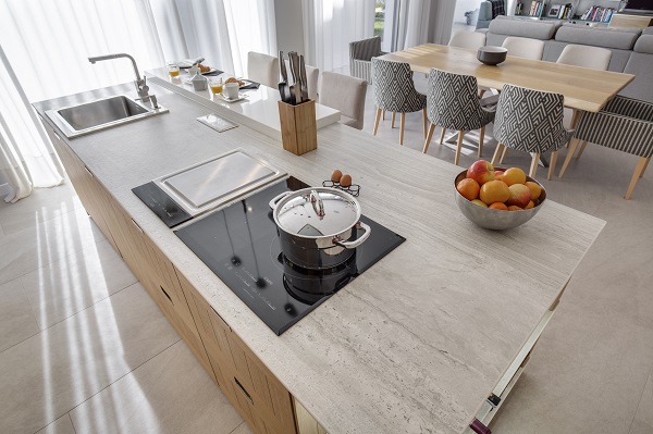 Wood kitchen with Neolith® countertops in Strata